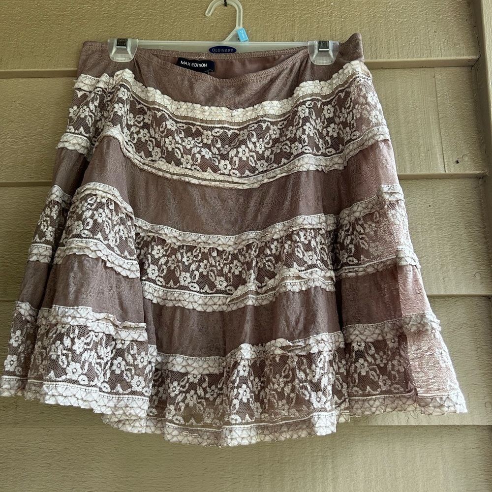 Max Edition skirt Lacey overlay lined. Brown muted tones